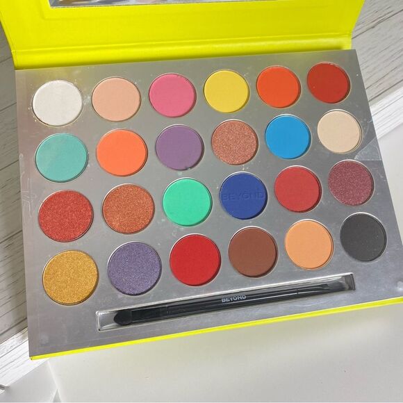 BEYOND Eyeshadow Palette 24 Colors Shimmer Matte Multicolor Brights Palette - Picture 3 of 5